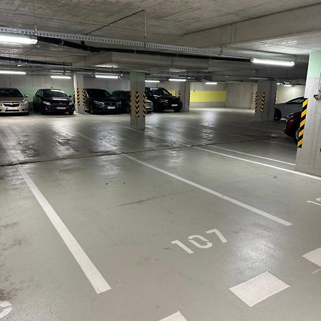 Ein Park Apartment With Free Parking Bratislava Bagian luar foto
