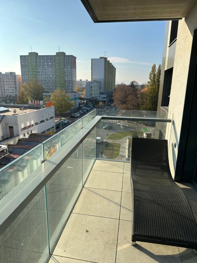 Ein Park Apartment With Free Parking Bratislava Bagian luar foto