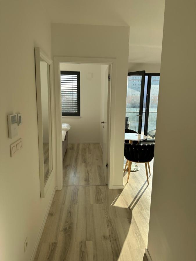 Ein Park Apartment With Free Parking Bratislava Bagian luar foto