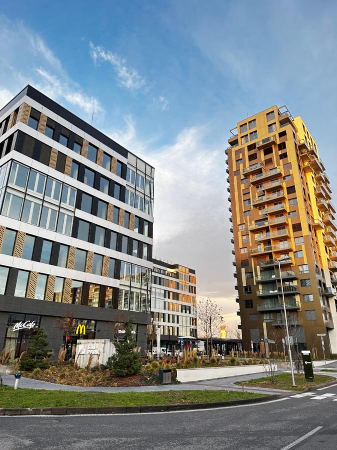 Ein Park Apartment With Free Parking Bratislava Bagian luar foto