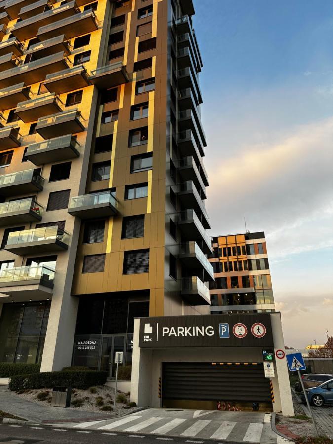 Ein Park Apartment With Free Parking Bratislava Bagian luar foto
