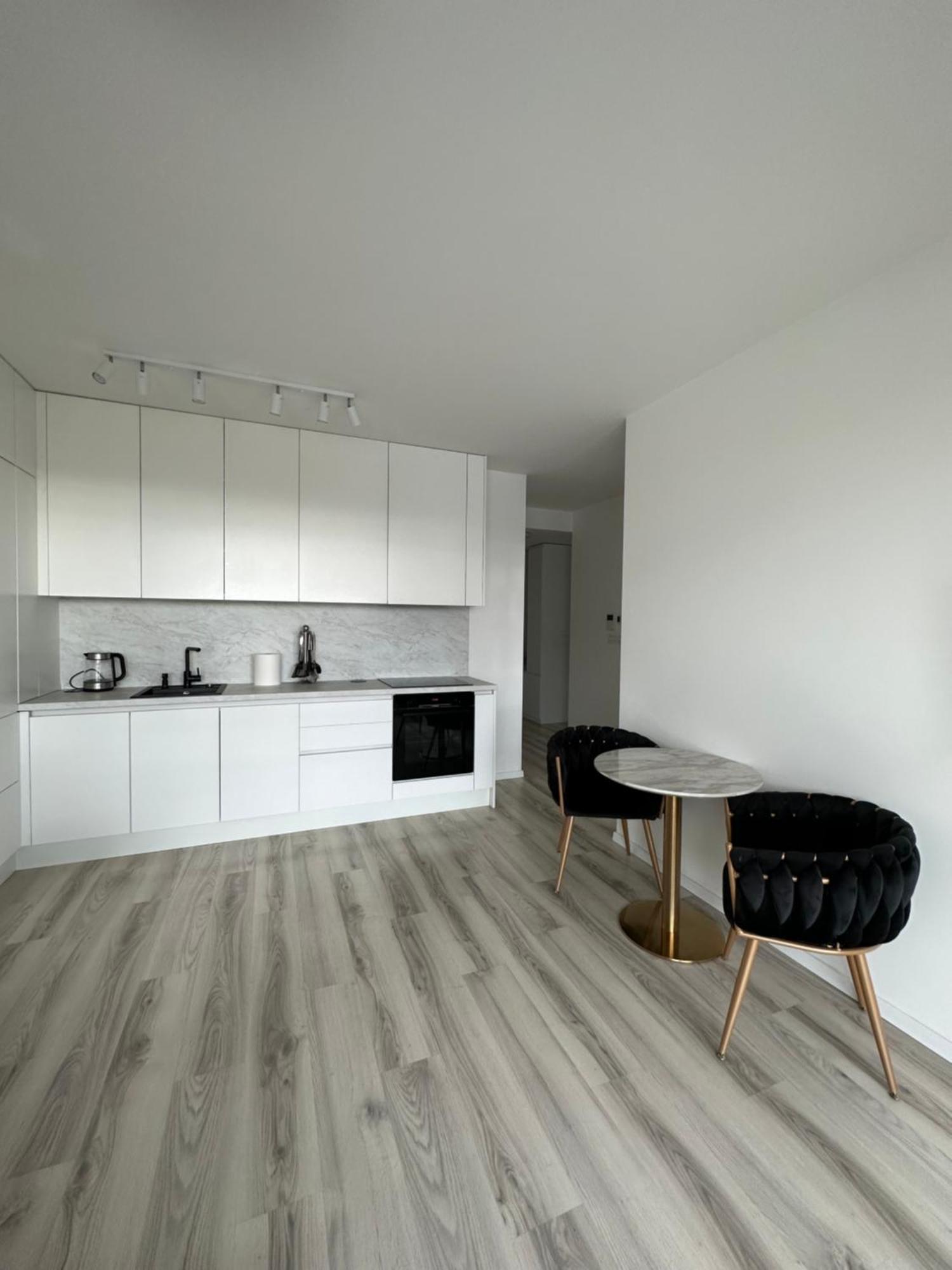 Ein Park Apartment With Free Parking Bratislava Bagian luar foto