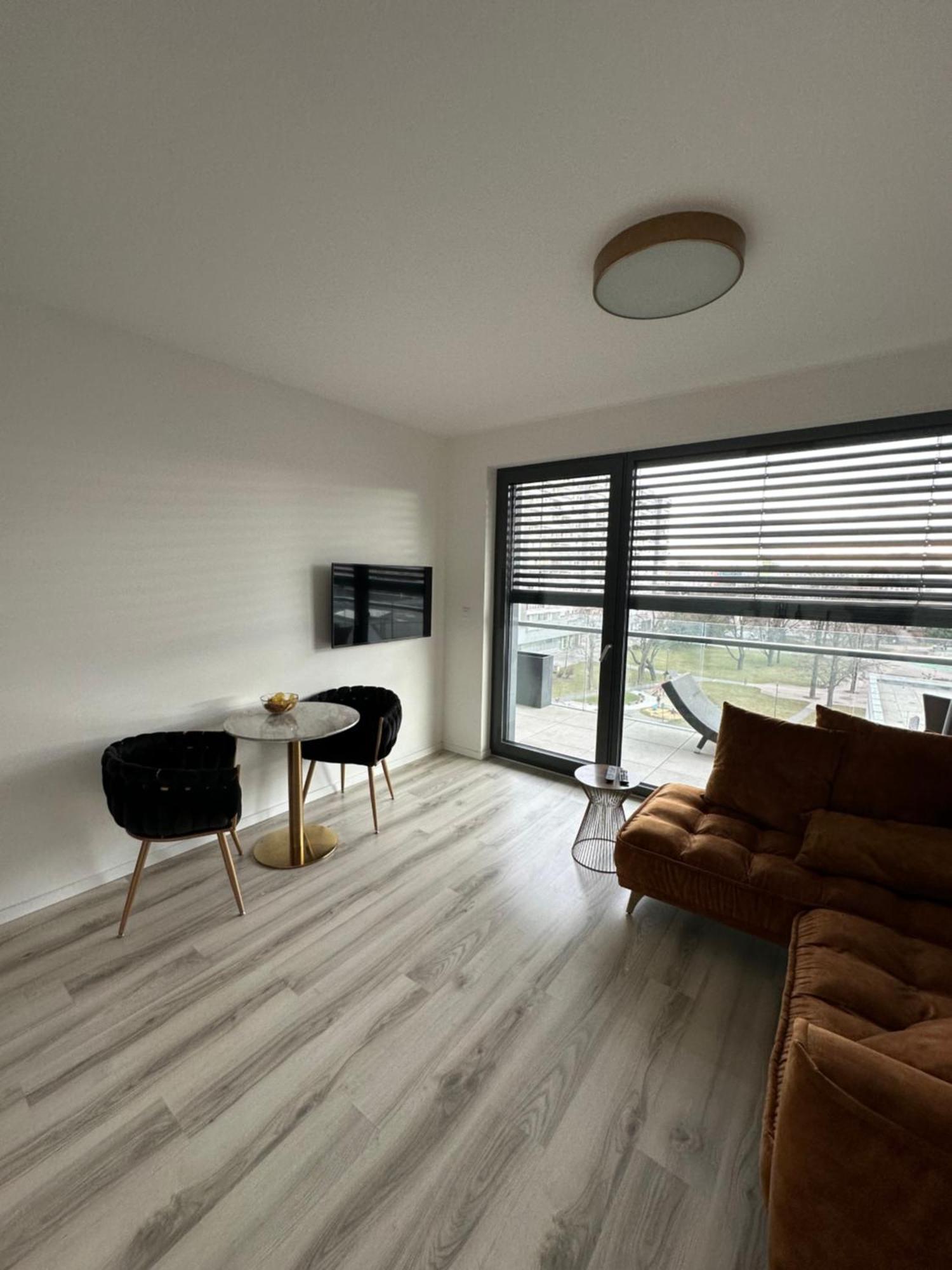 Ein Park Apartment With Free Parking Bratislava Bagian luar foto